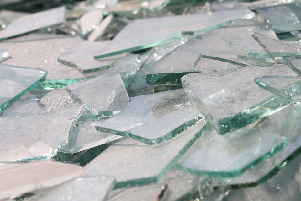 Collection and recycling of flat glass shards